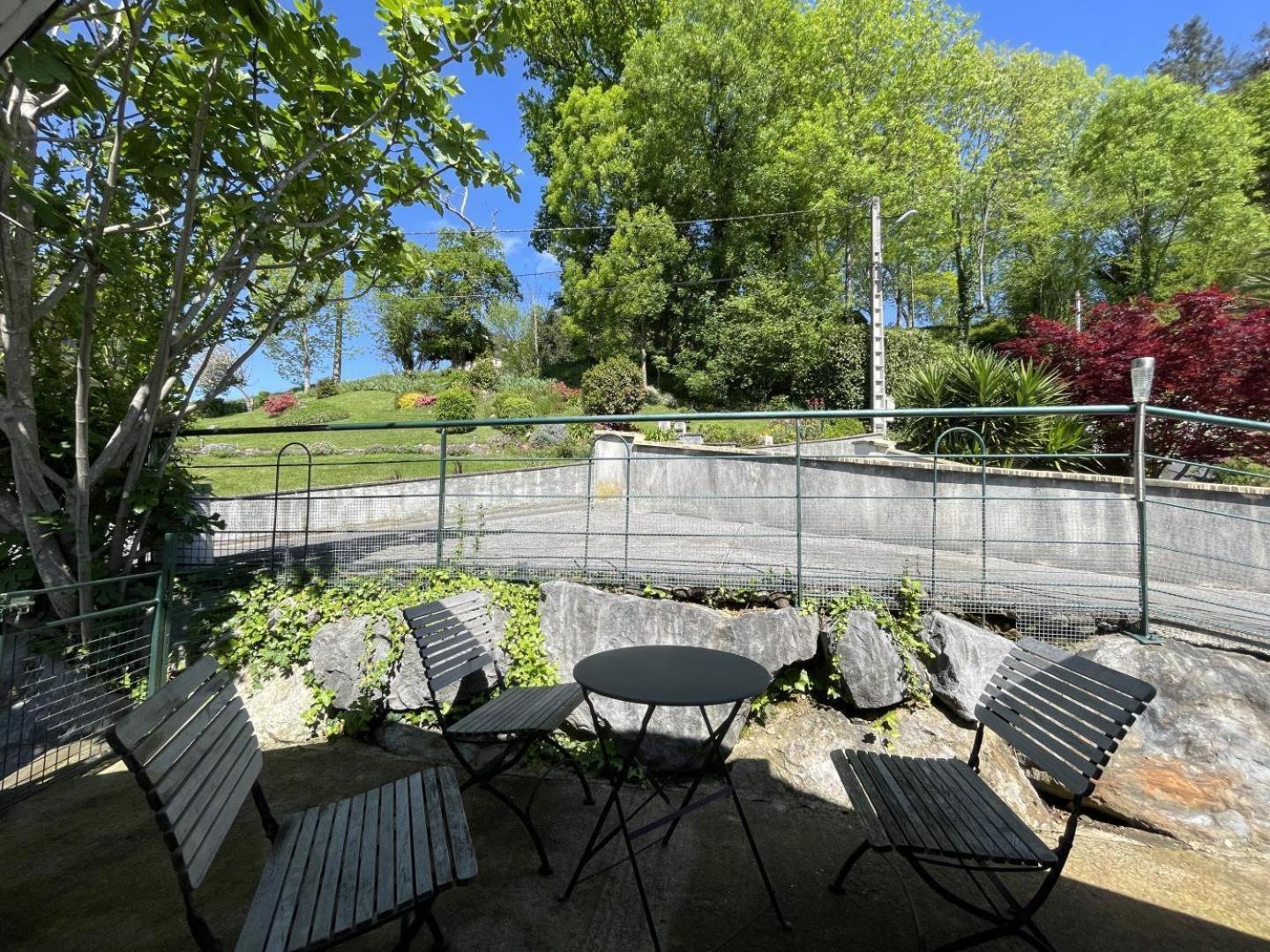 Les Gites De La Maison Bleue D'Estialescq ภายนอก รูปภาพ