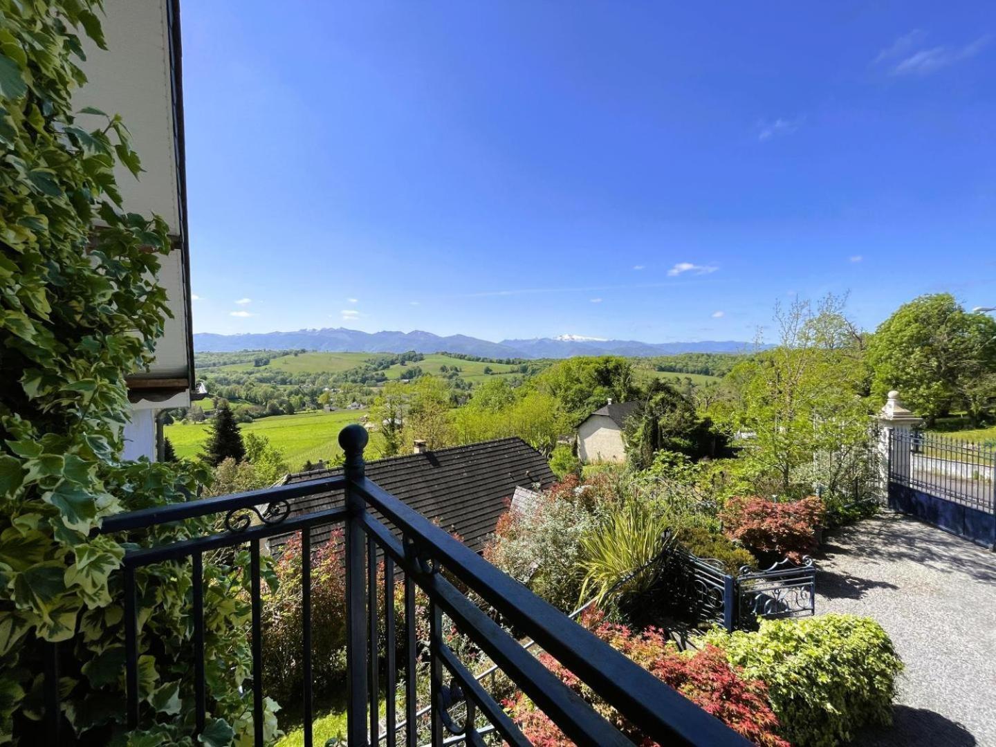 Les Gites De La Maison Bleue D'Estialescq ภายนอก รูปภาพ