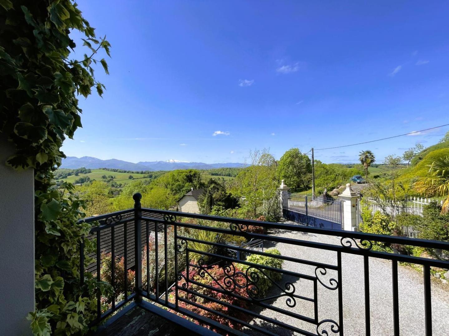 Les Gites De La Maison Bleue D'Estialescq ภายนอก รูปภาพ