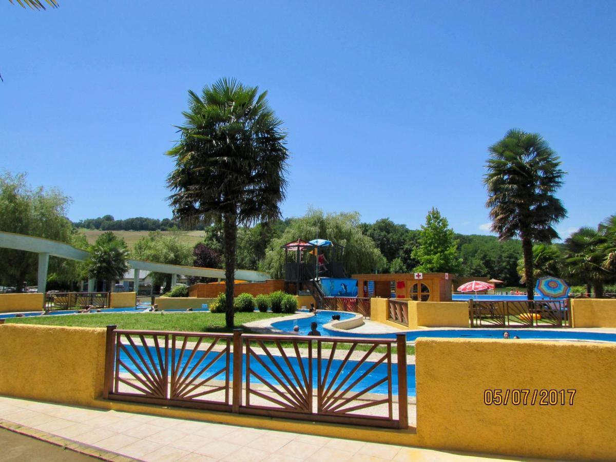 Les Gites De La Maison Bleue D'Estialescq ภายนอก รูปภาพ